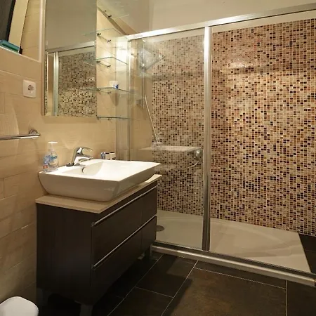 Via With Appartments Lemon,olive,lavender Apartment