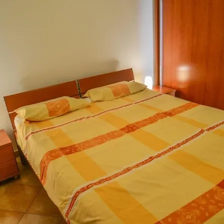 Via With Appartments Lemon,olive,lavender *