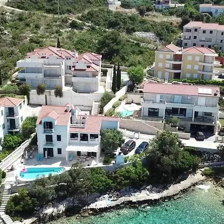 Via With Appartments Lemon,olive,lavender Apartment *